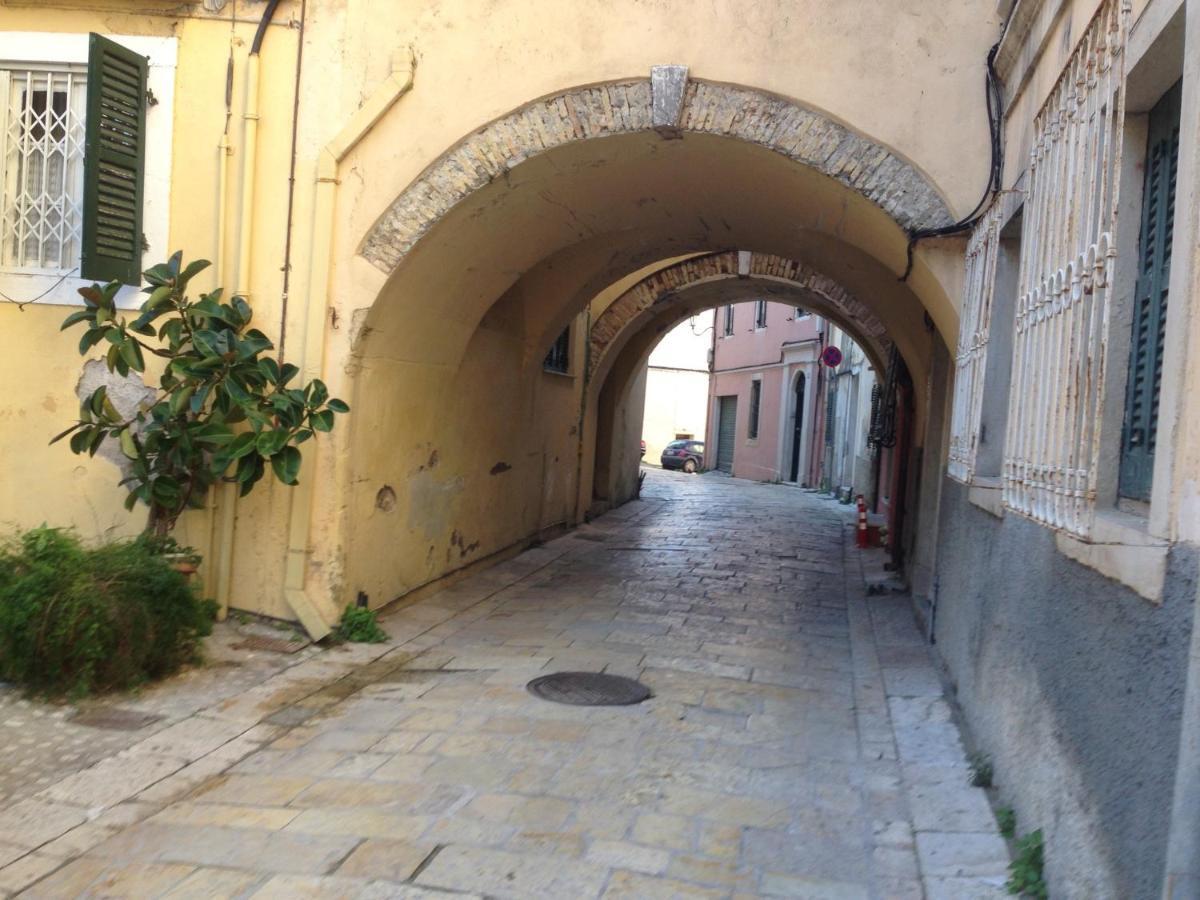 At The Heart Of Old Town Apartment Corfu  Phòng bức ảnh